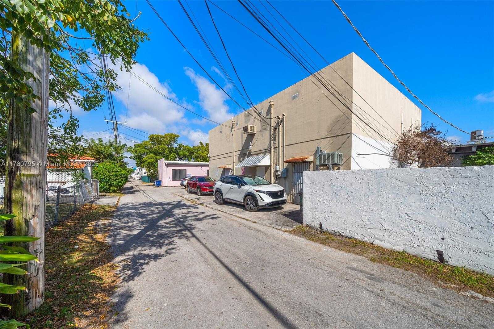 Small Image of 2292 SOUTH WEST 22ND ST, Miami Number 13