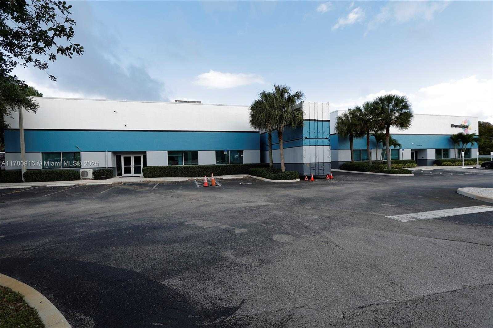 Small Image of 3850 Powerline Rd, Pompano Beach, FL 33064, USA Number 2