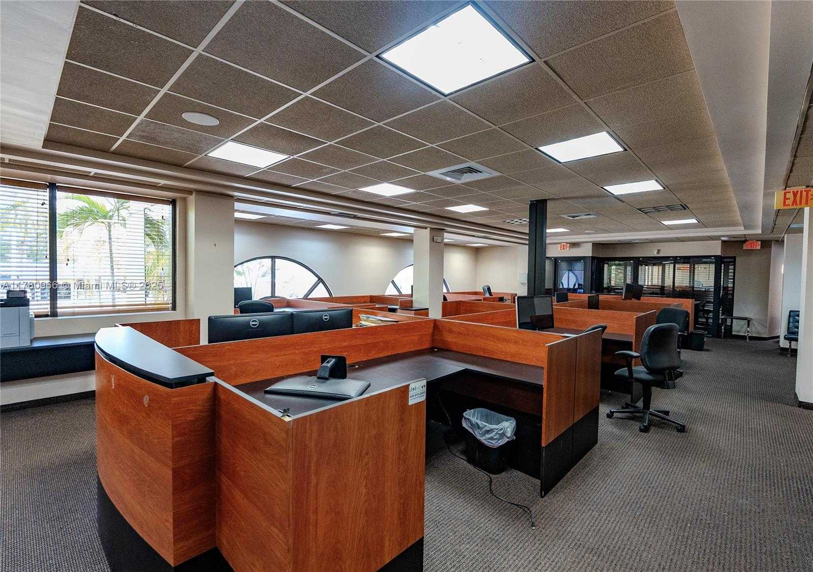 Small Image of 152 NORTH EAST 167TH ST, Miami Number 14