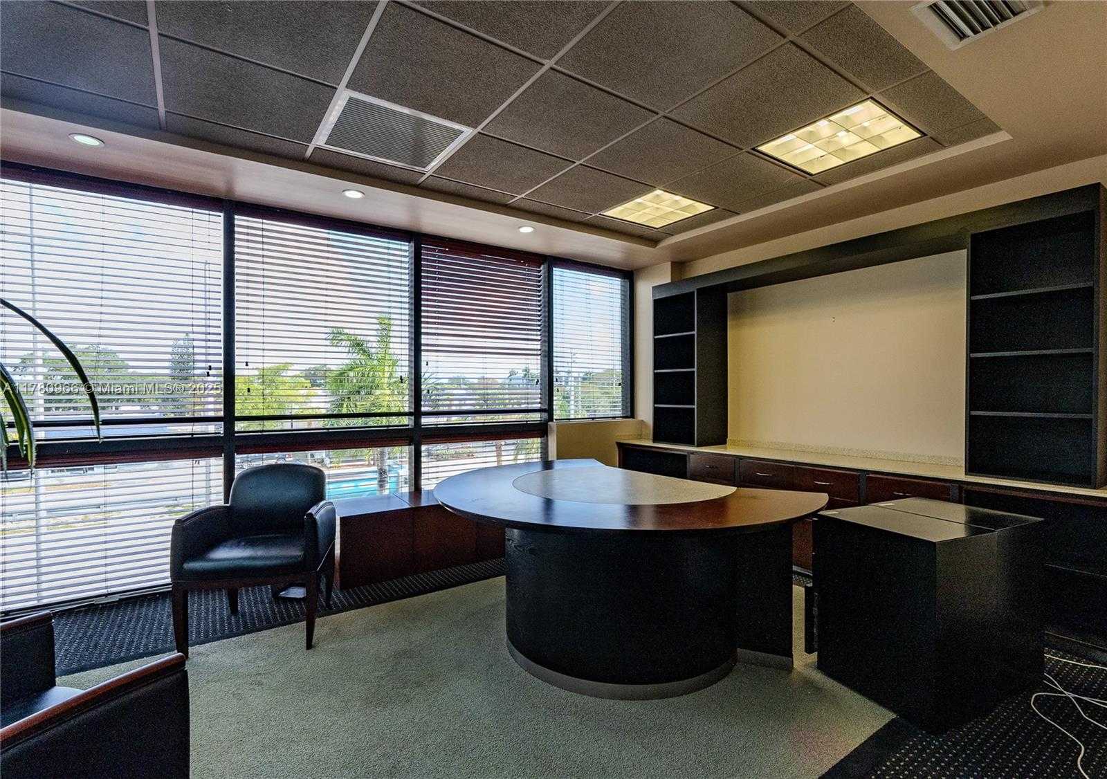 Small Image of 152 NORTH EAST 167TH ST, Miami Number 19