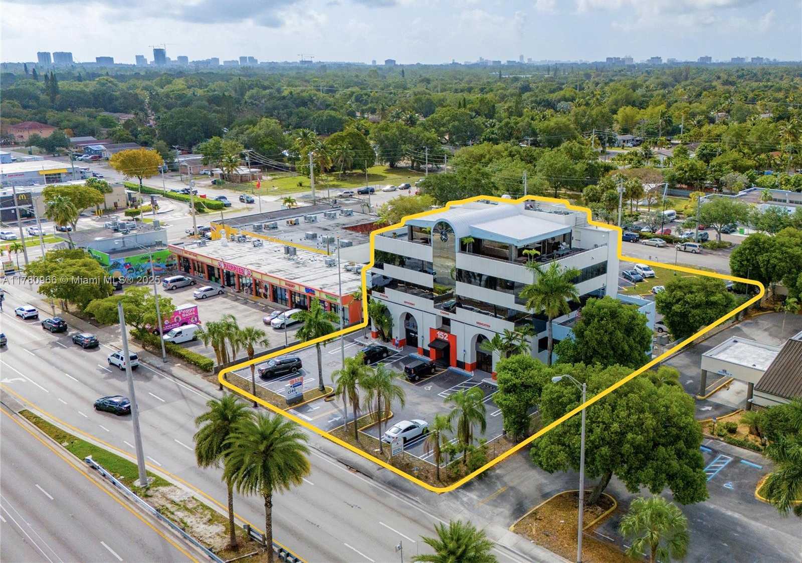 Small Image of 152 NORTH EAST 167TH ST, Miami Number 3