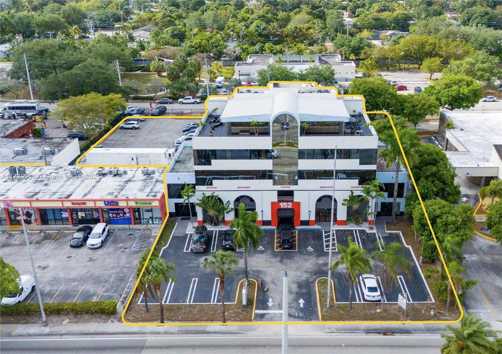Small Image of 152 NORTH EAST 167TH ST, Miami Number 30