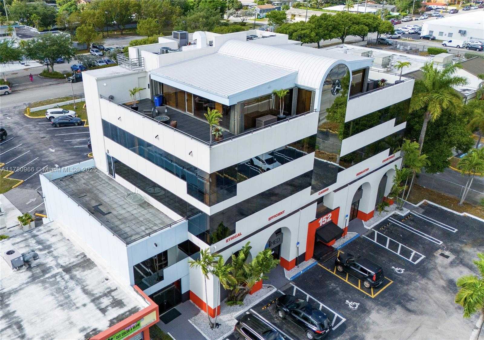 Small Image of 152 NORTH EAST 167TH ST, Miami Number 6