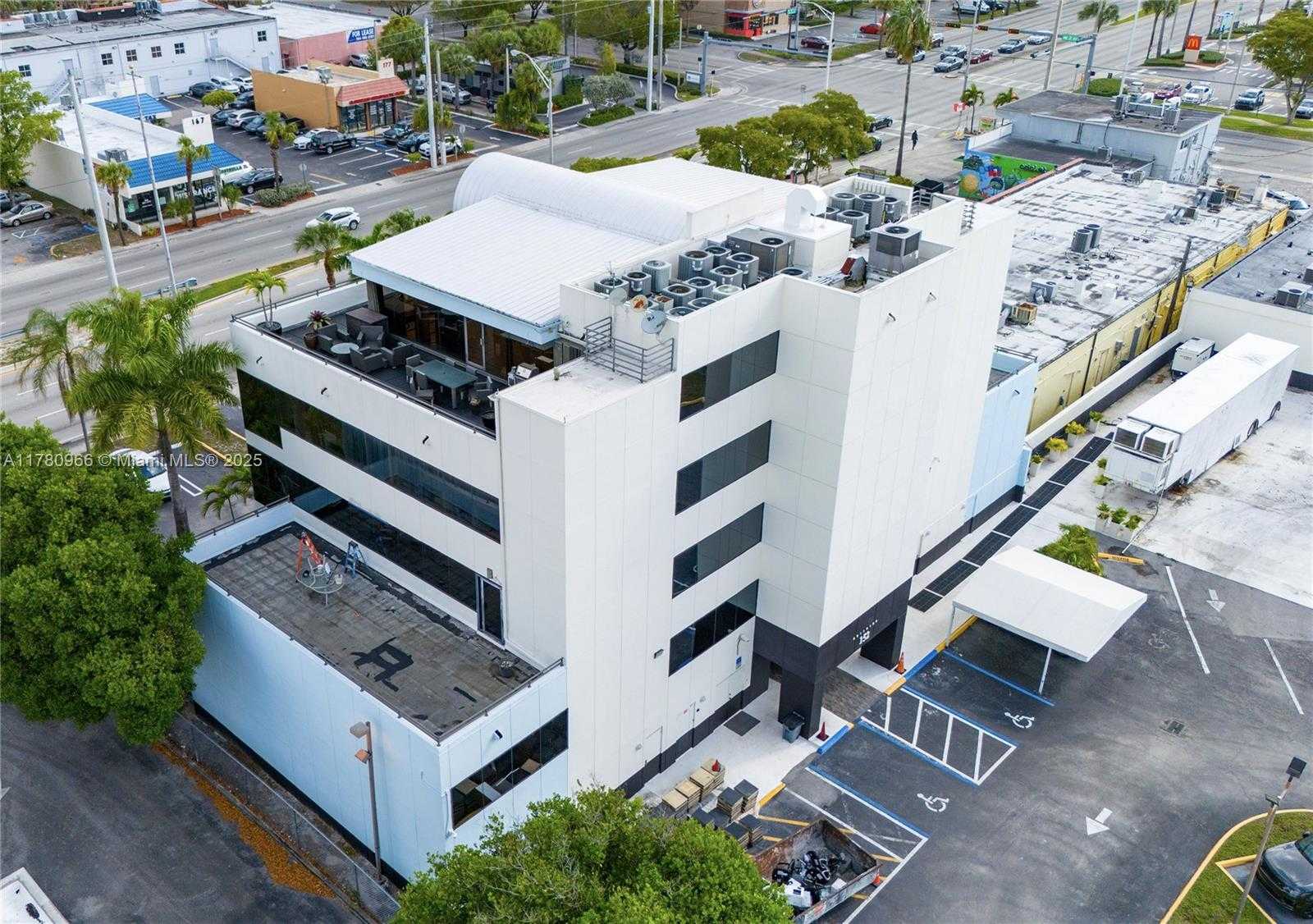Small Image of 152 NORTH EAST 167TH ST, Miami Number 7