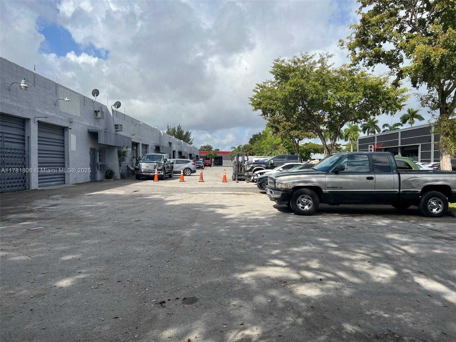 Small Image of 1357 NORTH WEST 88TH AVE, Doral Number 5