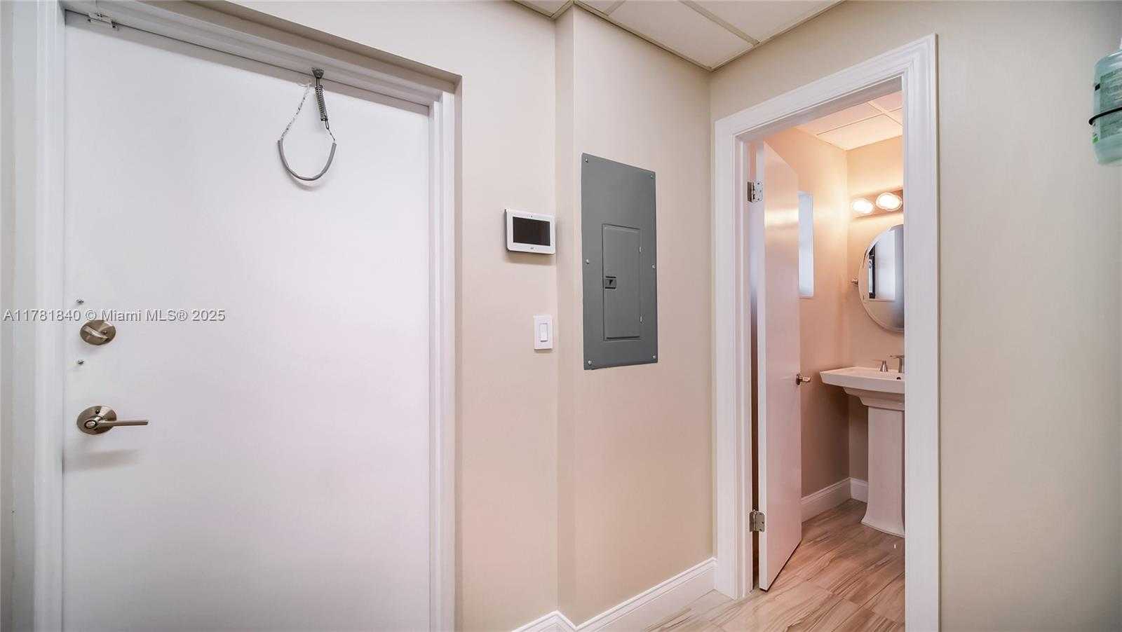 Small Image of 201 NORTH UNIVERSITY DR #13 & 14, Plantation Number 13