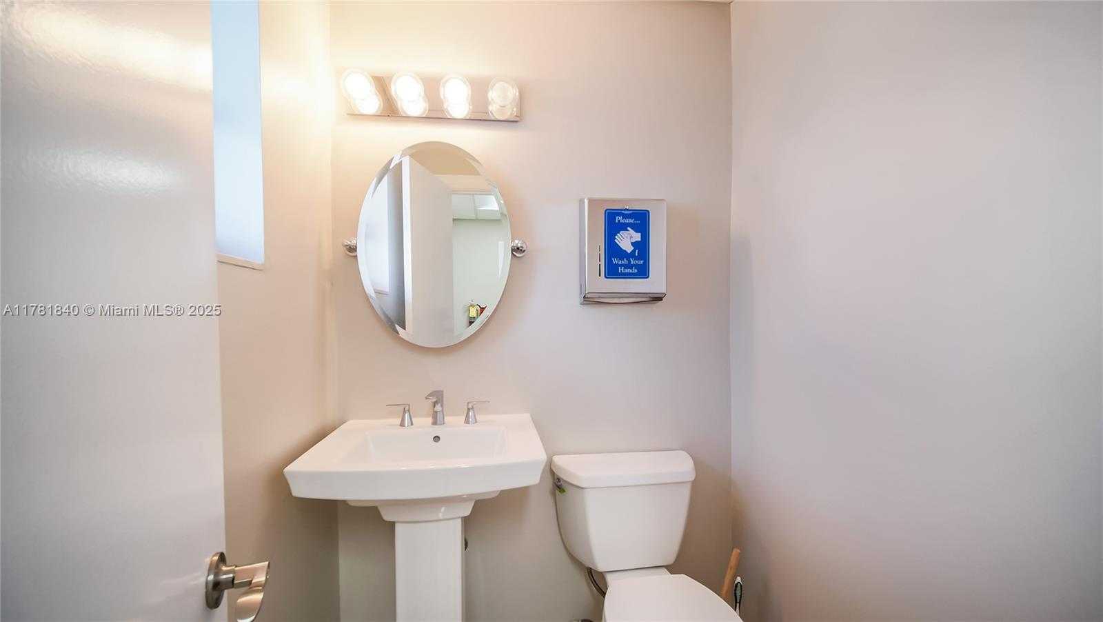 Small Image of 201 NORTH UNIVERSITY DR #13 & 14, Plantation Number 14