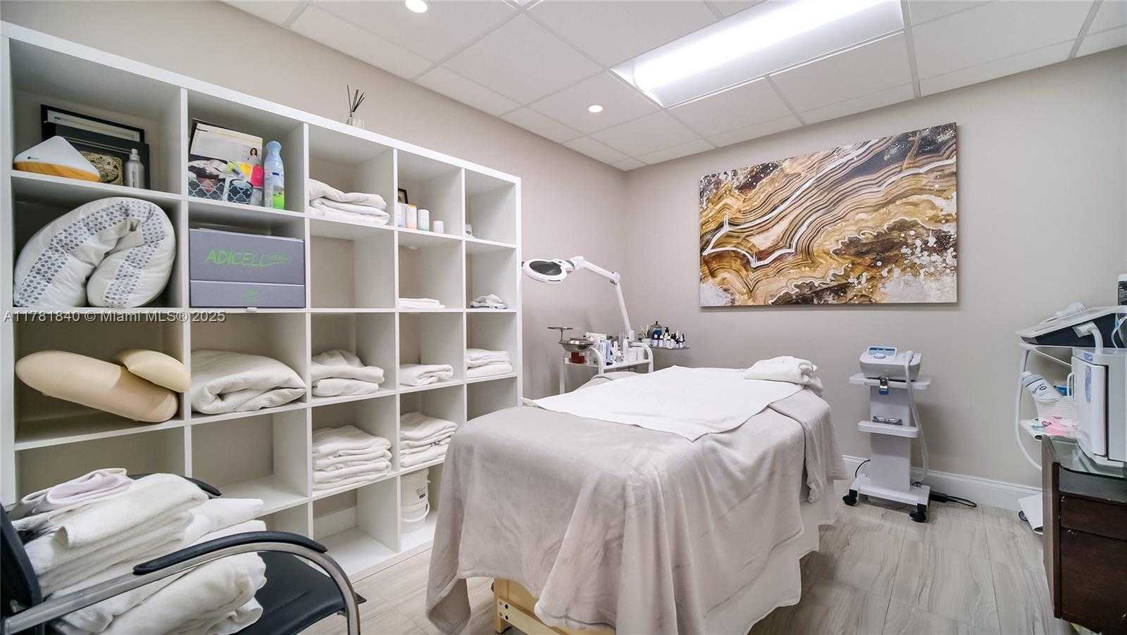 Small Image of 201 NORTH UNIVERSITY DR #13 & 14, Plantation Number 22