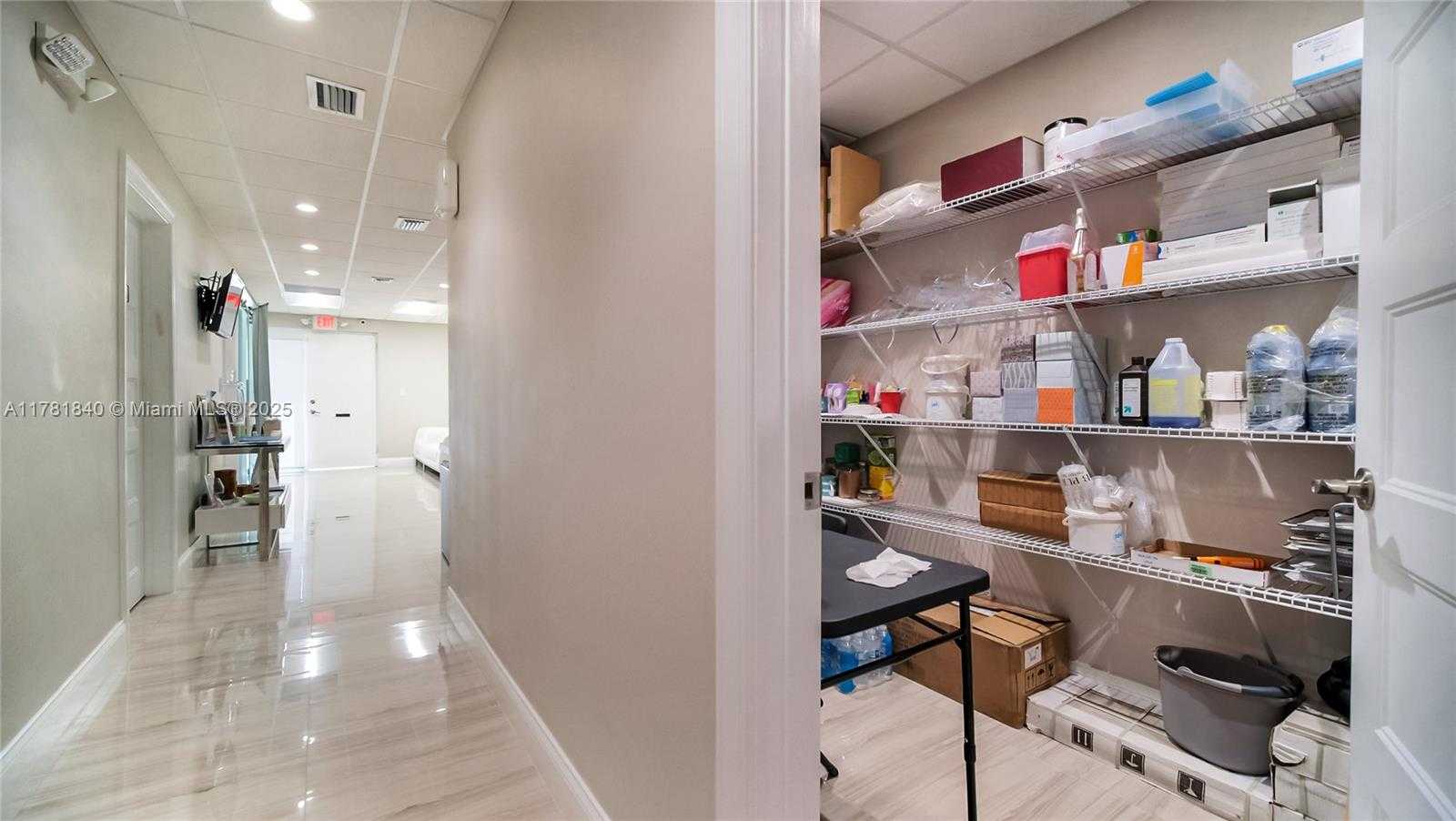 Small Image of 201 NORTH UNIVERSITY DR #13 & 14, Plantation Number 24