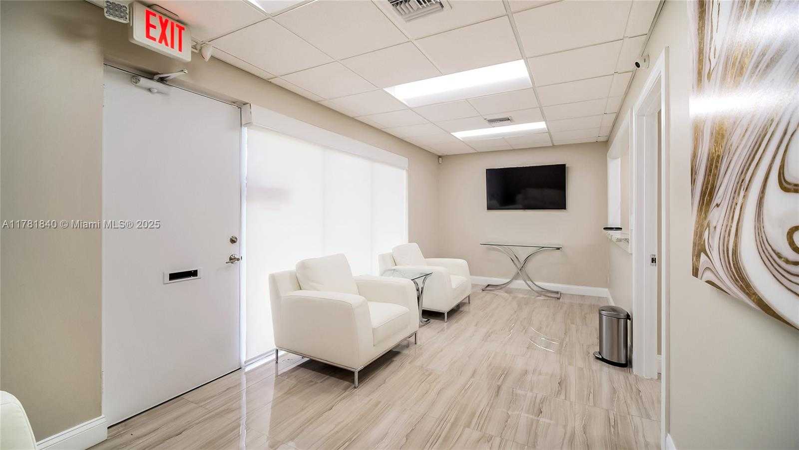Small Image of 201 NORTH UNIVERSITY DR #13 & 14, Plantation Number 3