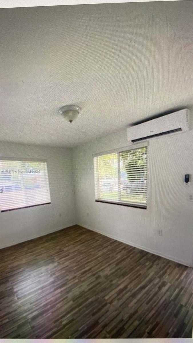 Small Image of 7637 NORTH WEST 3RD AVE, Miami Number 10