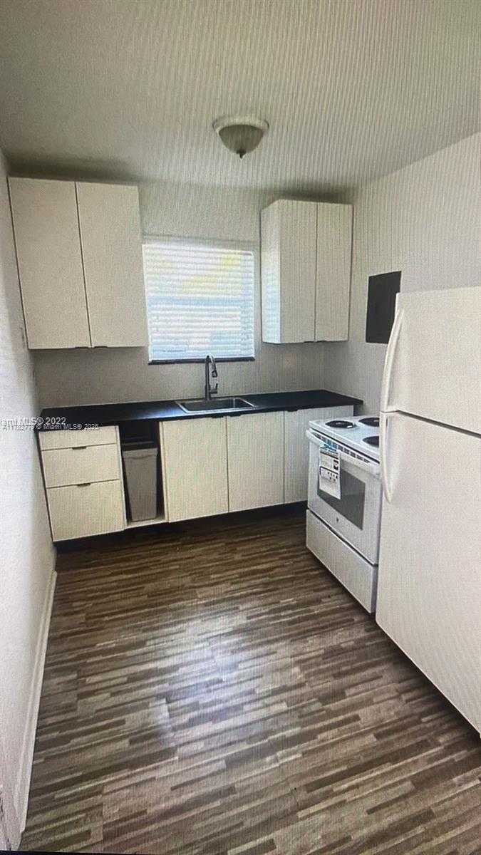Small Image of 7637 NORTH WEST 3RD AVE, Miami Number 14