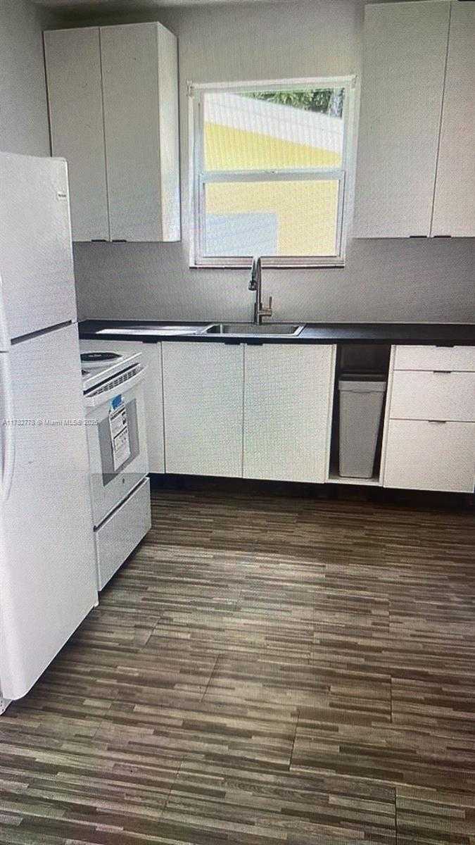 Small Image of 7637 NORTH WEST 3RD AVE, Miami Number 16