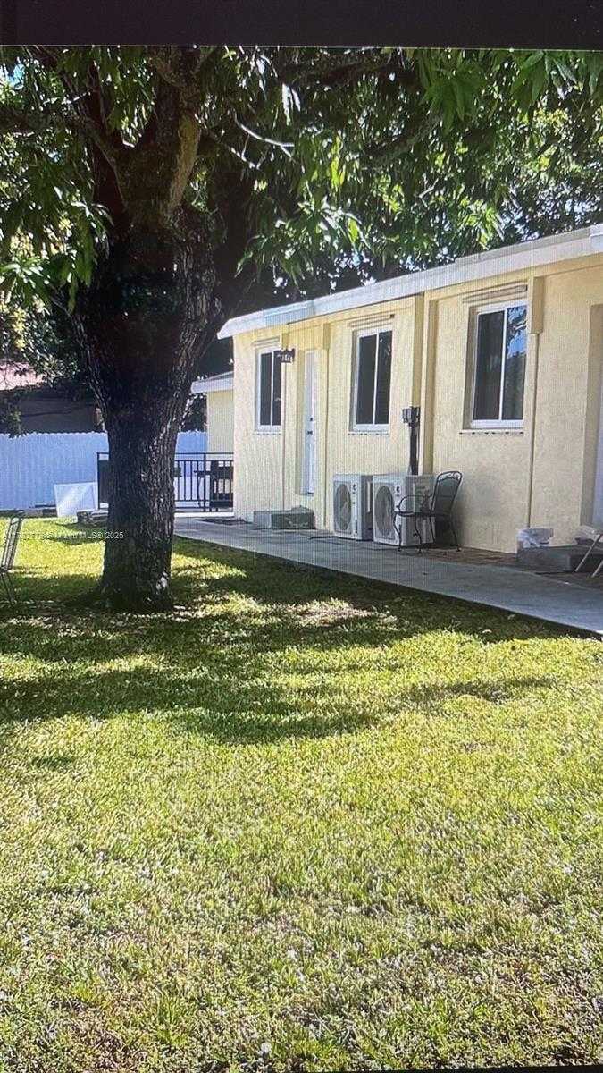 Small Image of 7637 NORTH WEST 3RD AVE, Miami Number 19