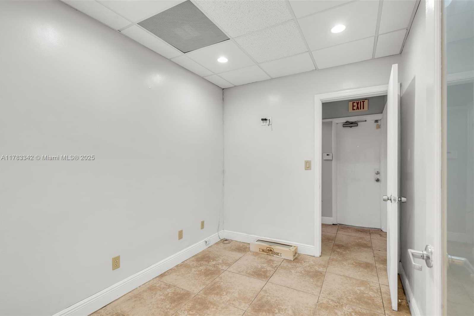 Small Image of 3816 HOLLYWOOD BLVD #2, Hollywood Number 13