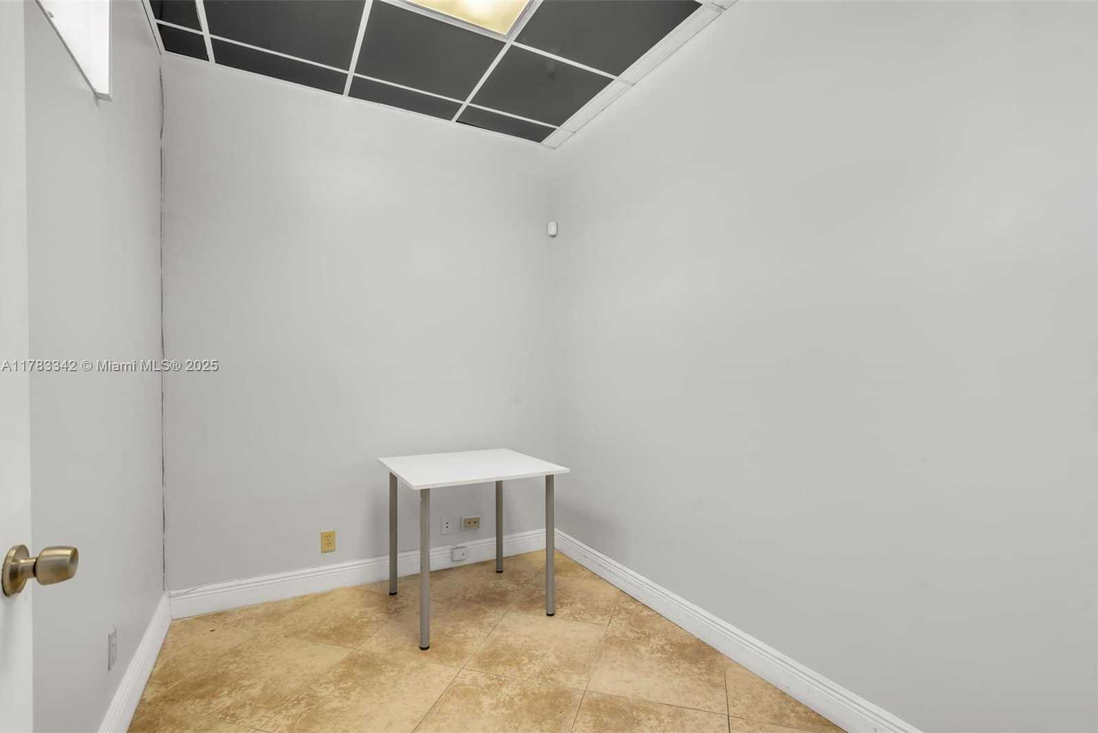 Small Image of 3816 HOLLYWOOD BLVD #2, Hollywood Number 16