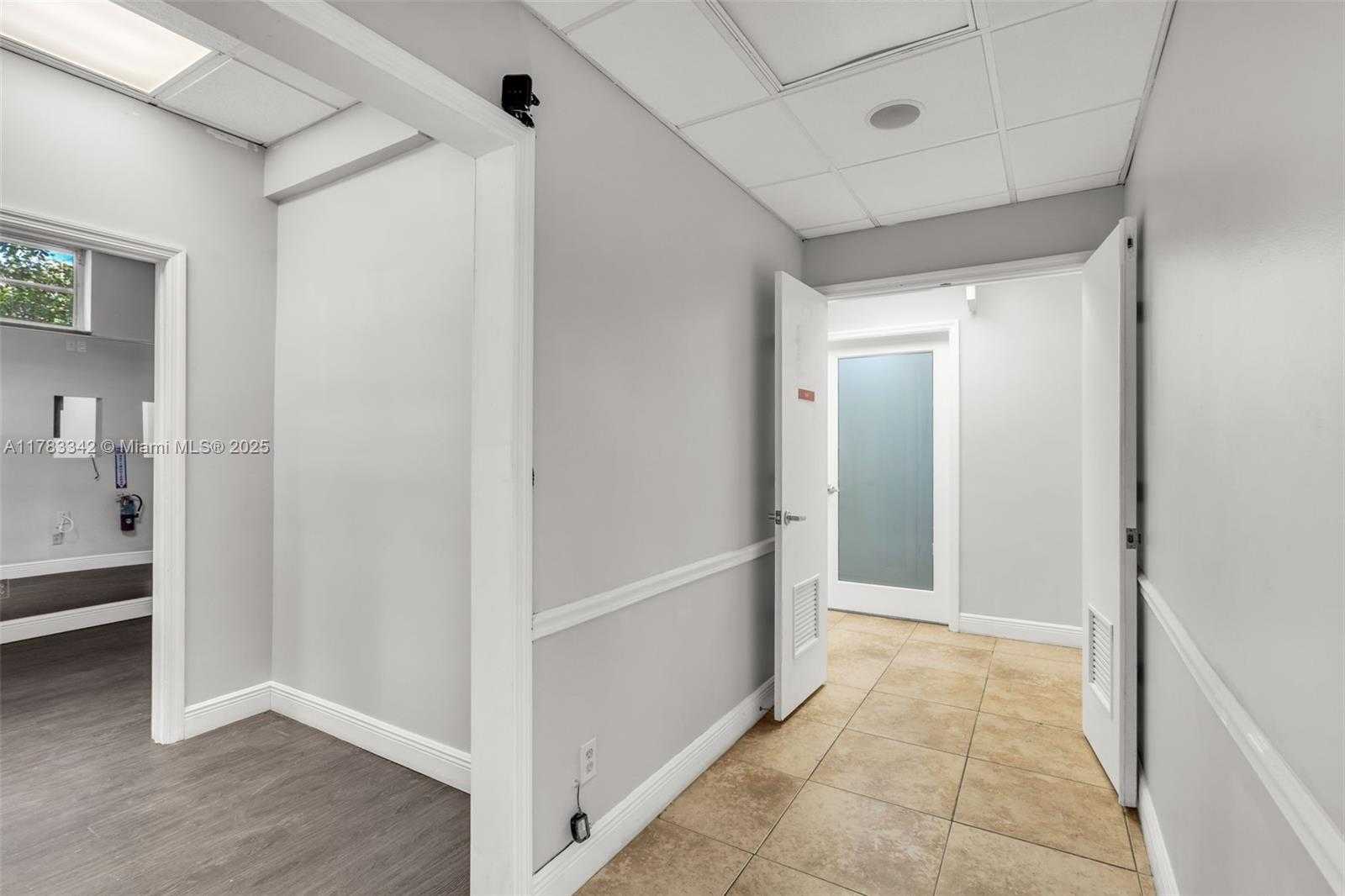 Small Image of 3816 HOLLYWOOD BLVD #2, Hollywood Number 25