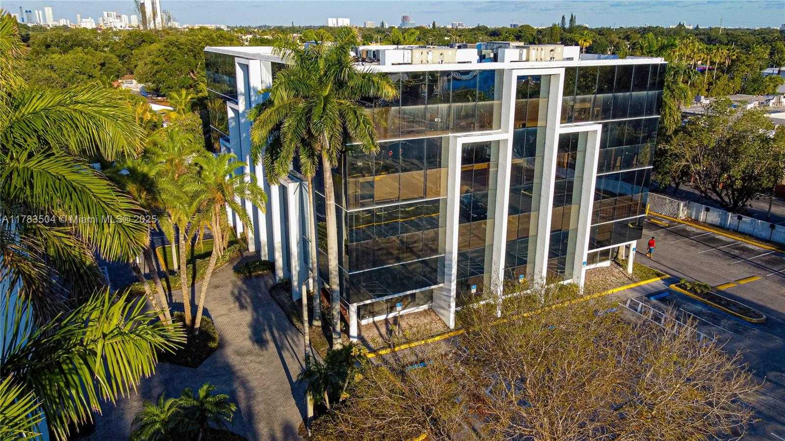 Small Image of 16853 NORTH EAST 2ND AVE #306, North Miami Beach Number 2