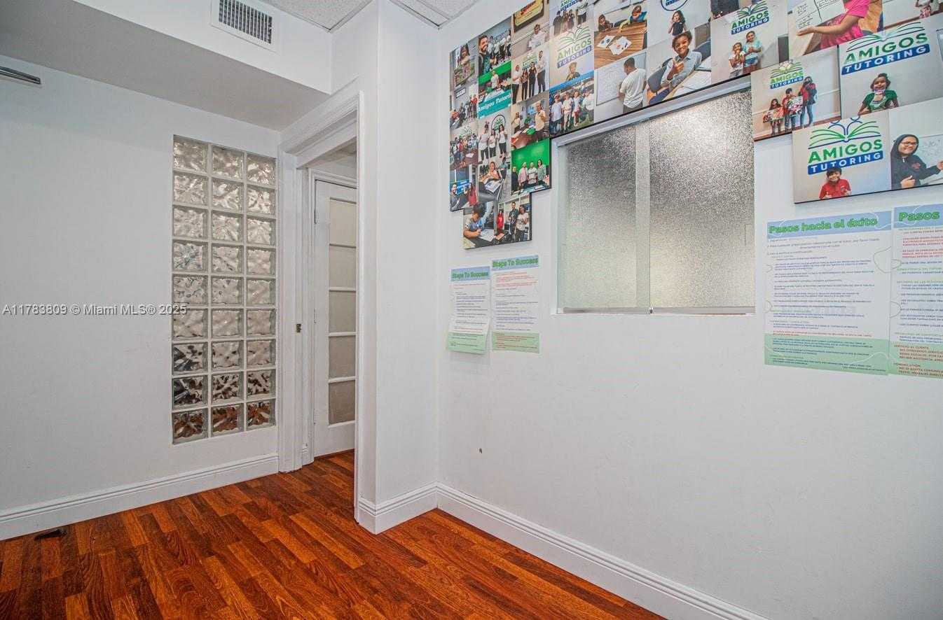 Small Image of 2100 SOUTH WEST 22ND ST #302, Miami Number 13