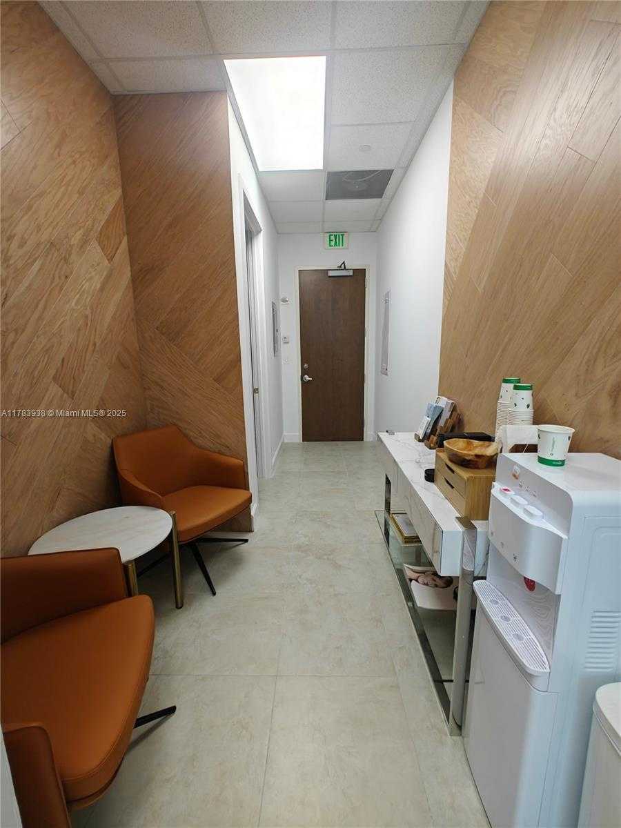 Small Image of 175 SE 7th St, Miami, FL 33131, USA Number 5