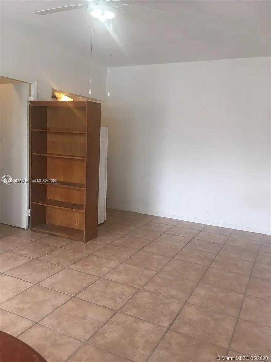 Small Image of 7625 BISCAYNE BLVD, Miami Number 4