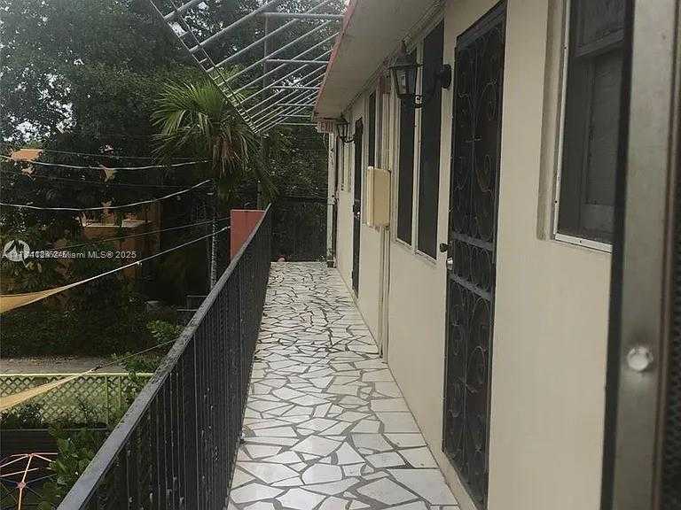 Small Image of 7625 BISCAYNE BLVD, Miami Number 6