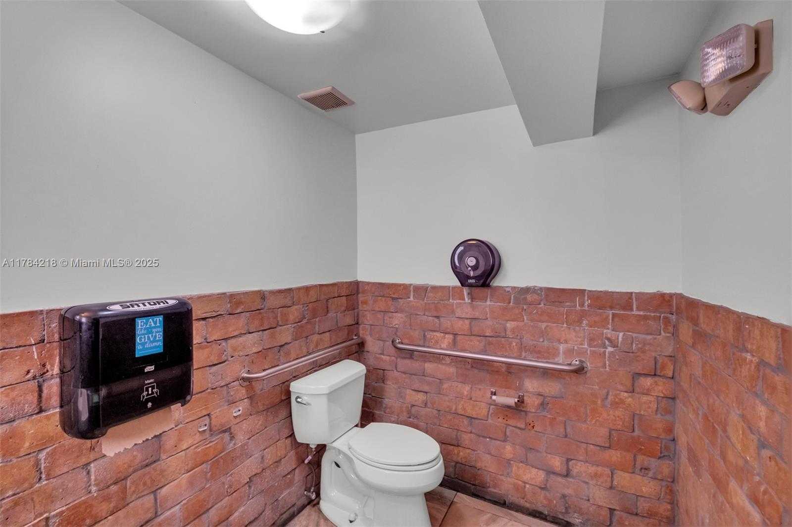 Small Image of 646 NORTH EAST 79TH ST, Miami Number 13