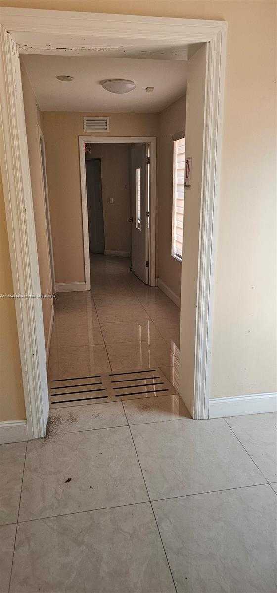 Small Image of 761 EAST OKEECHOBEE RD, Hialeah Number 3