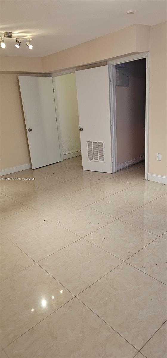 Small Image of 761 EAST OKEECHOBEE RD, Hialeah Number 4