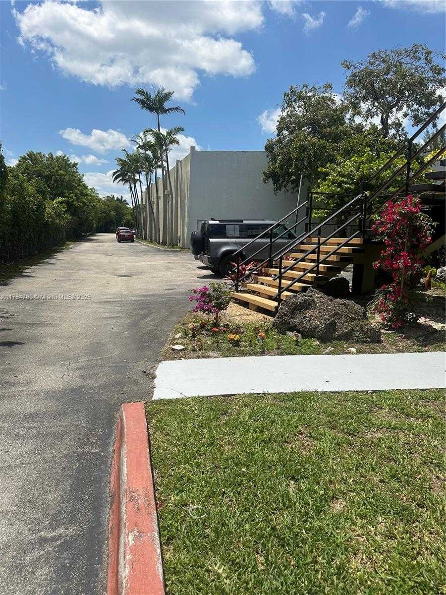 Small Image of 18500 NORTH EAST 5TH AVE, Miami Number 3