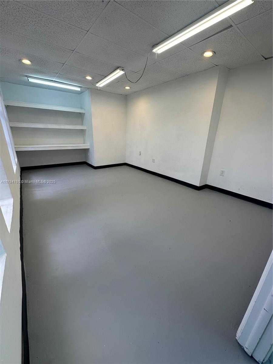 Small Image of 18500 NORTH EAST 5TH AVE, Miami Number 4