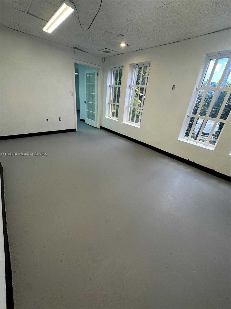 Small Image of 18500 NORTH EAST 5TH AVE, Miami Number 5