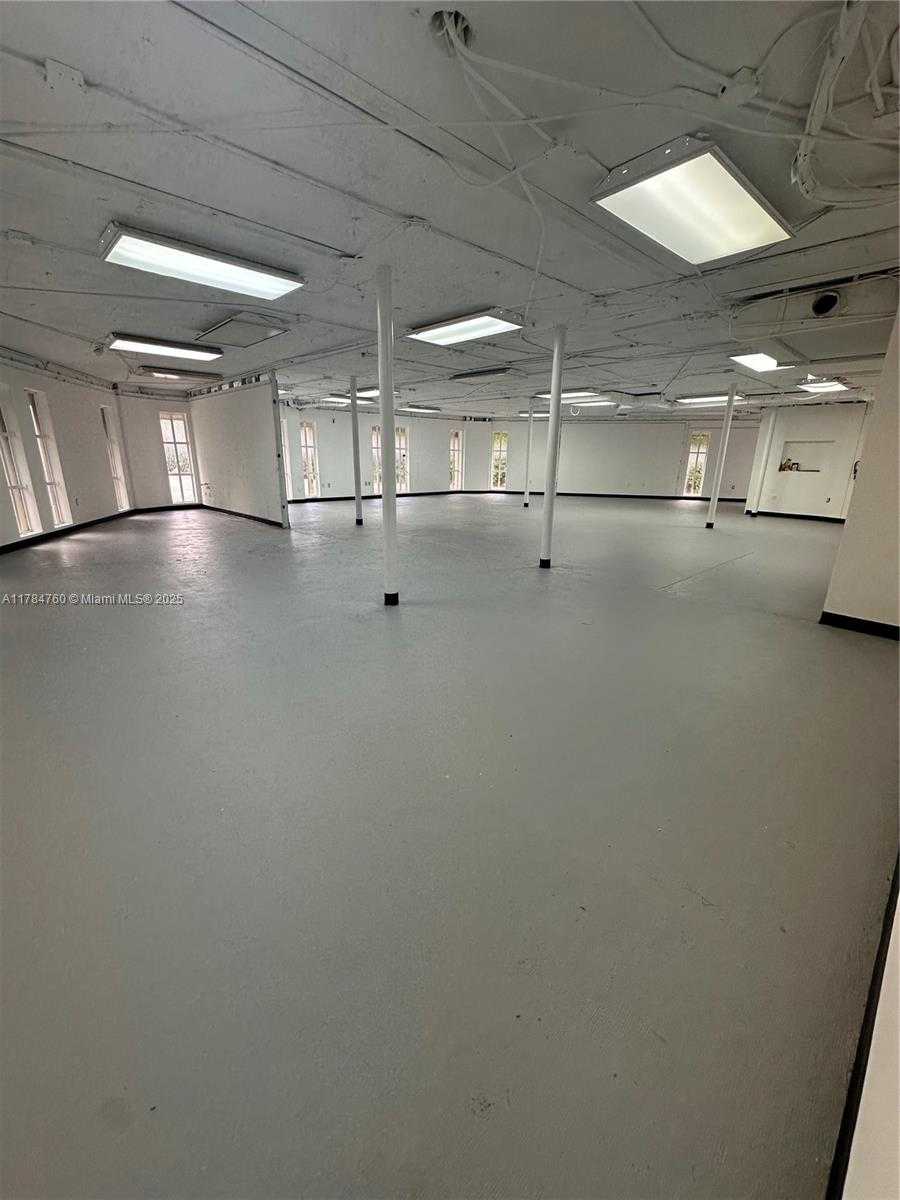 Small Image of 18500 NORTH EAST 5TH AVE, Miami Number 7