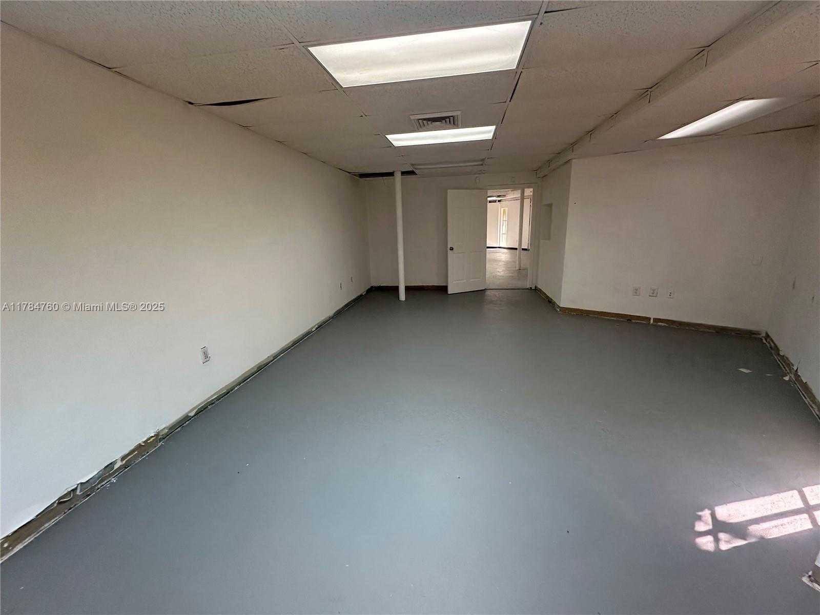 Small Image of 18500 NORTH EAST 5TH AVE, Miami Number 8