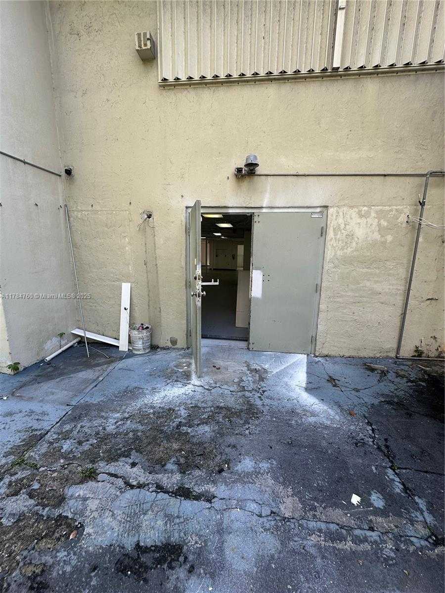 Small Image of 18500 NORTH EAST 5TH AVE, Miami Number 9