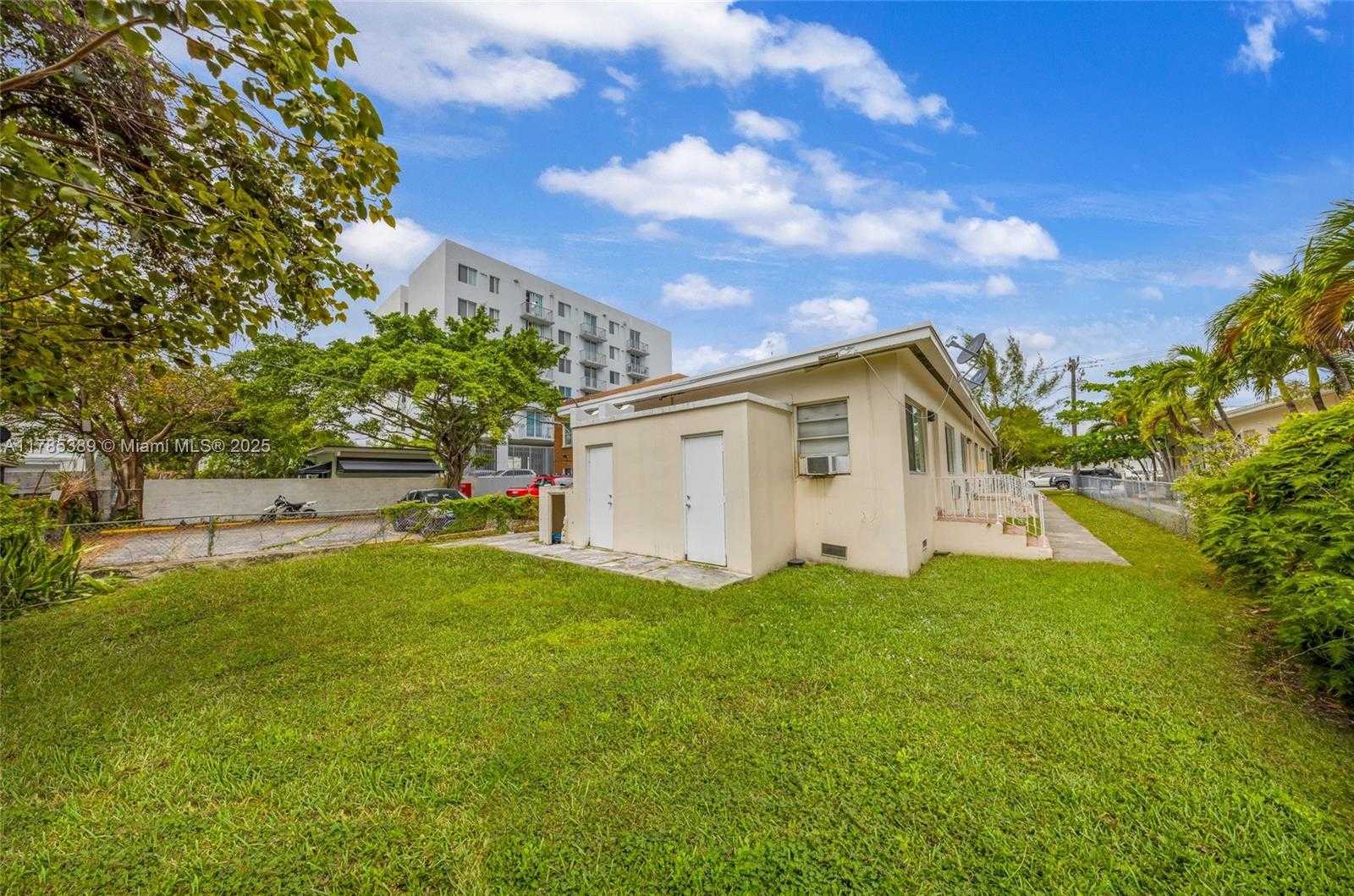Small Image of 1644 SOUTH WEST 4TH ST, Miami Number 15