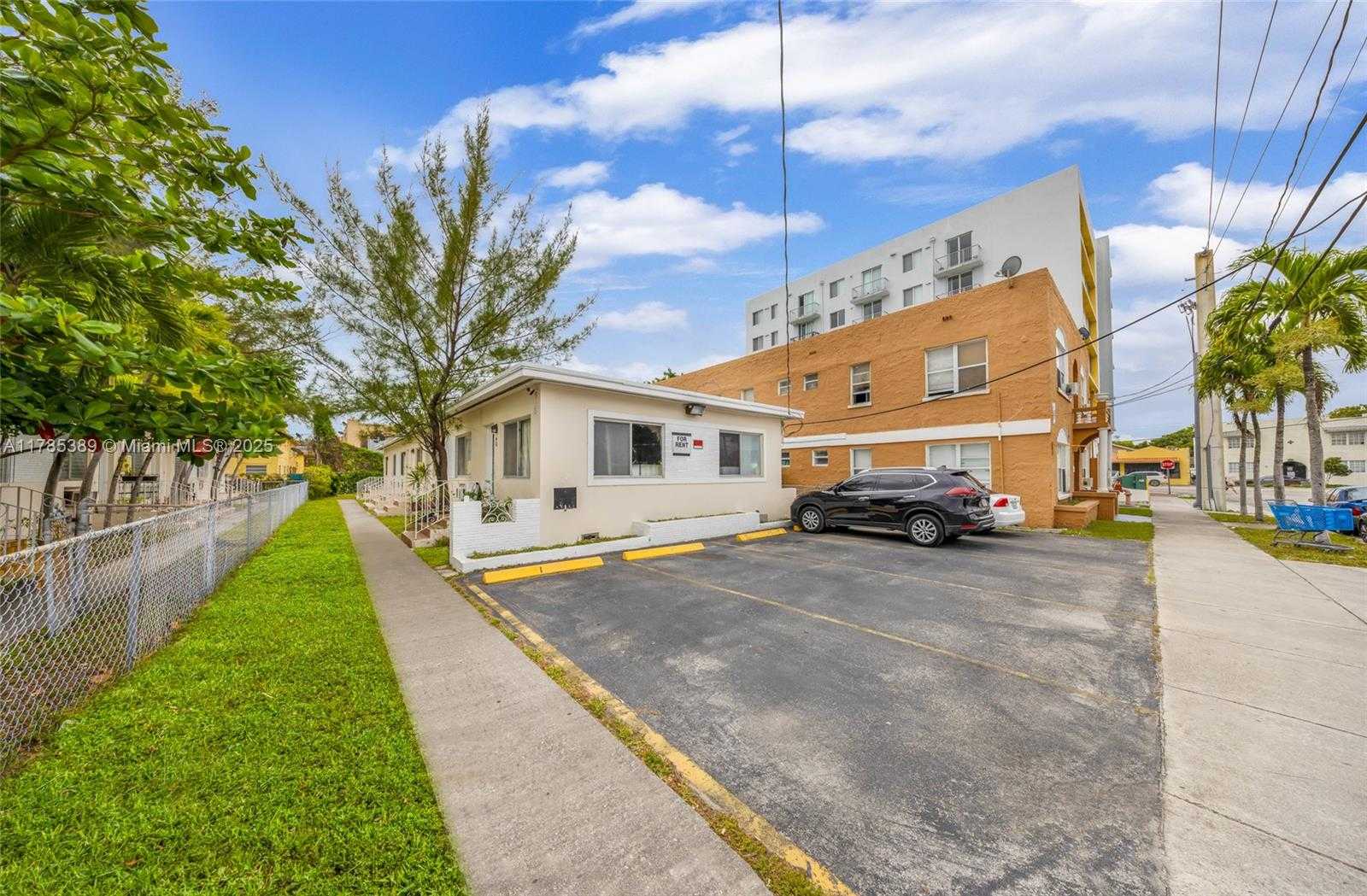 Small Image of 1644 SOUTH WEST 4TH ST, Miami Number 8