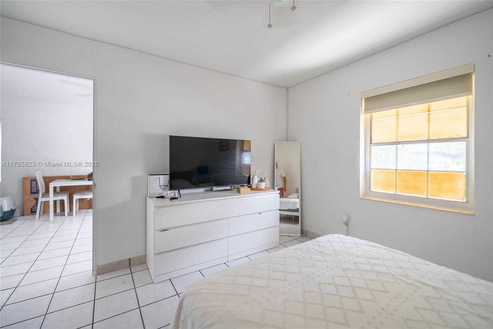 Small Image of 2731 SOUTH WEST 22ND ST, Miami Number 13