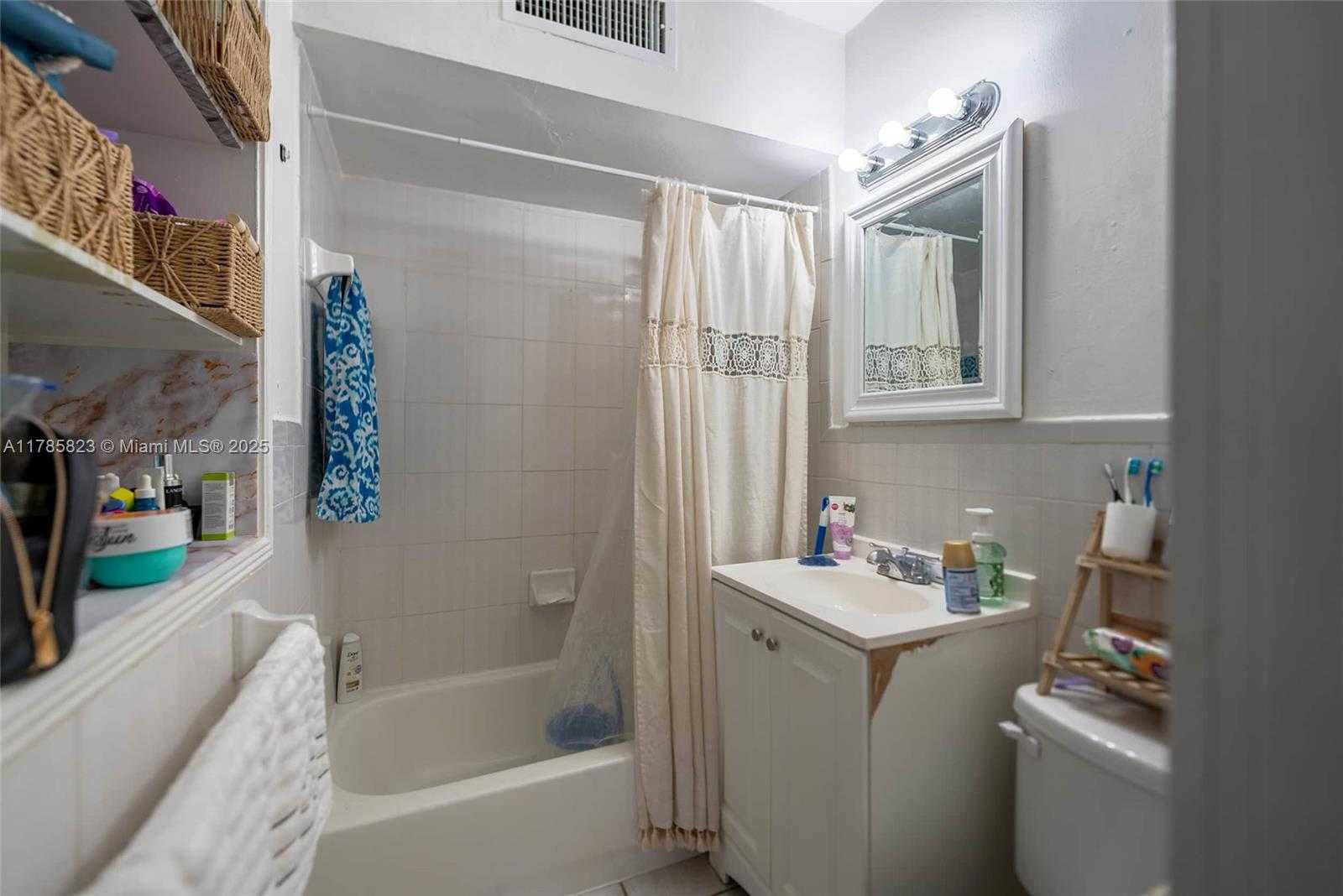 Small Image of 2731 SOUTH WEST 22ND ST, Miami Number 14