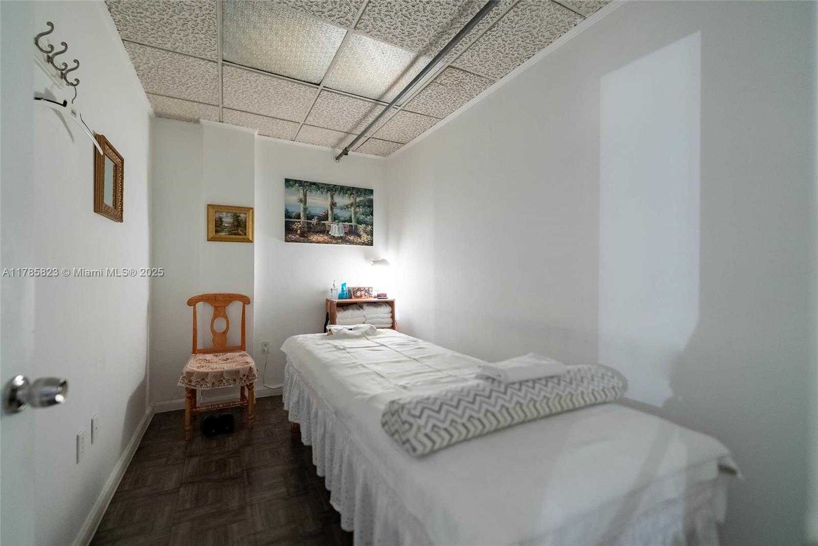 Small Image of 2731 SOUTH WEST 22ND ST, Miami Number 5