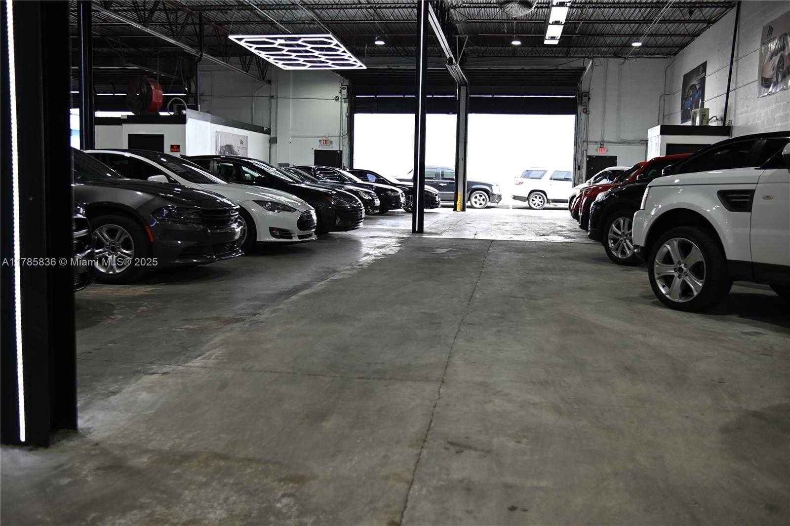 Small Image of 4200 NORTH WEST 72ND AVE, Miami Number 16