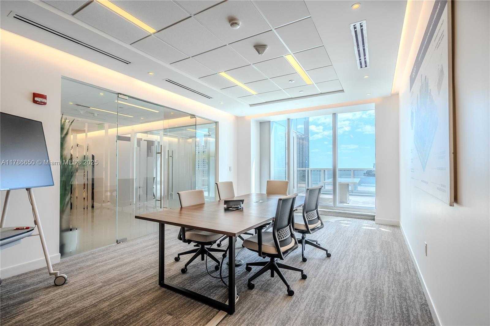 Small Image of 501 BRICKELL KEY DR #600-700, Miami Number 12
