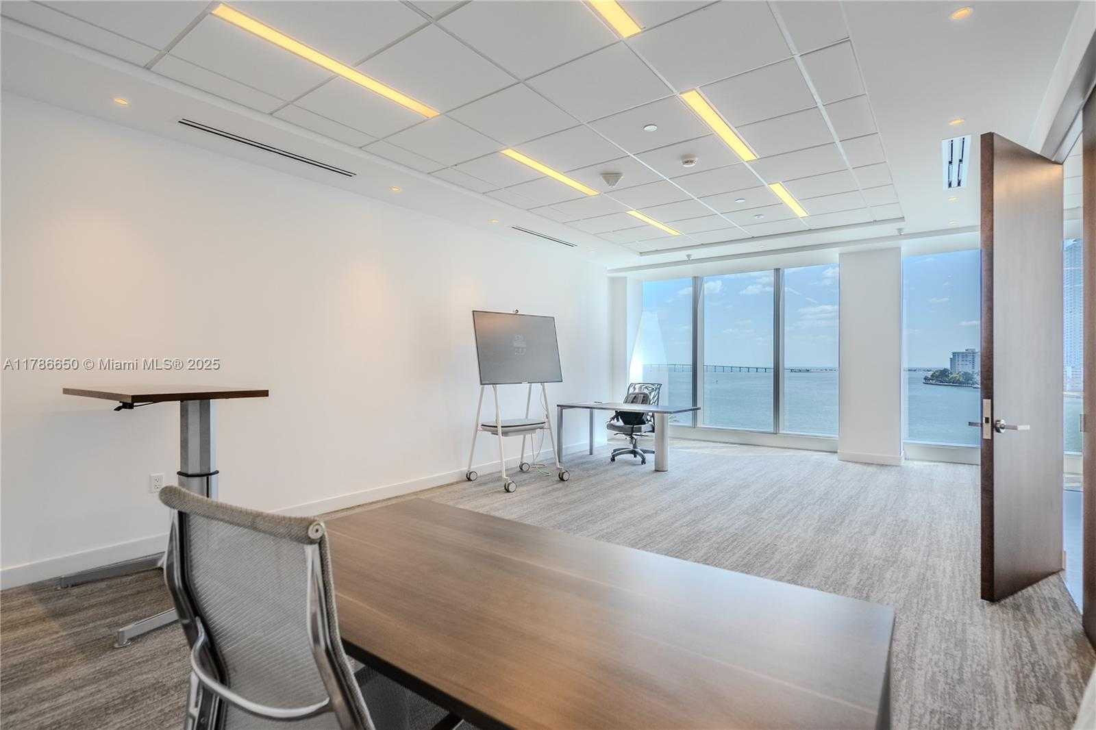 Small Image of 501 BRICKELL KEY DR #600-700, Miami Number 19