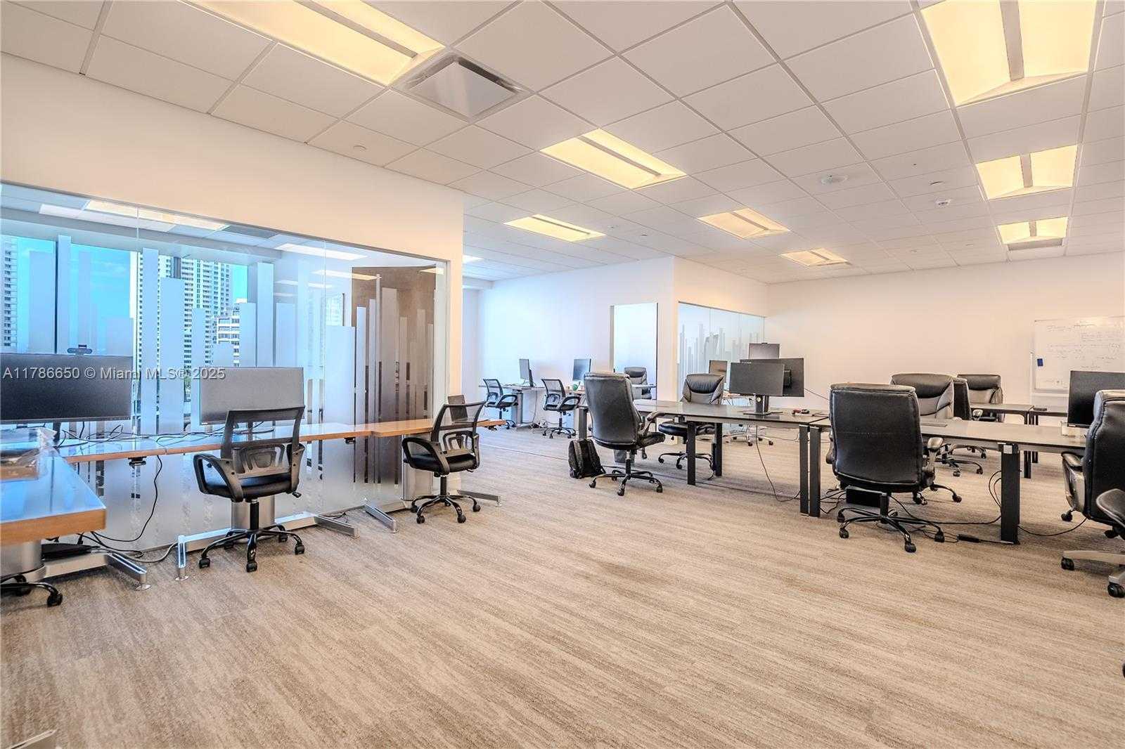 Small Image of 501 BRICKELL KEY DR #600-700, Miami Number 23