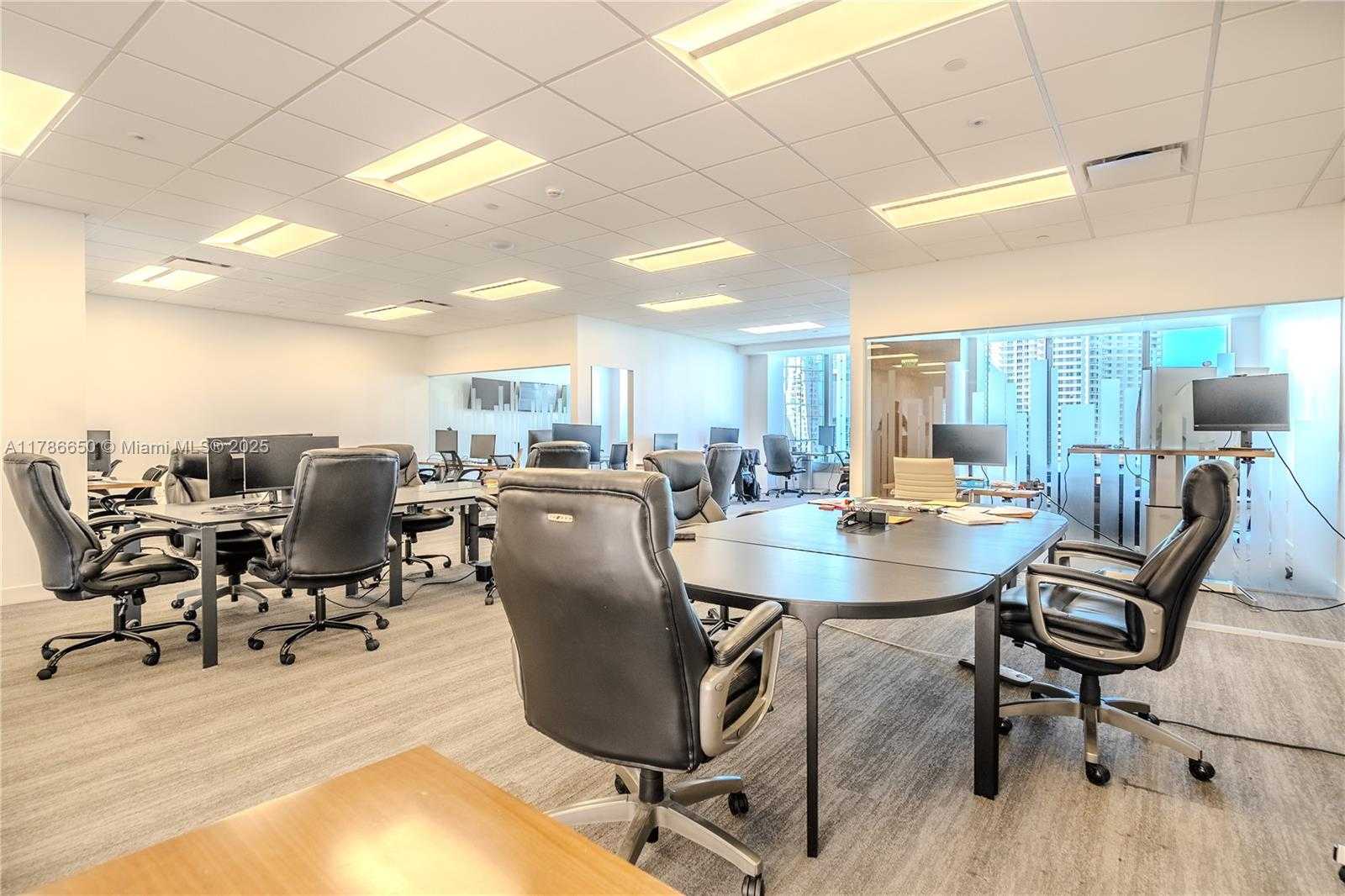 Small Image of 501 BRICKELL KEY DR #600-700, Miami Number 31