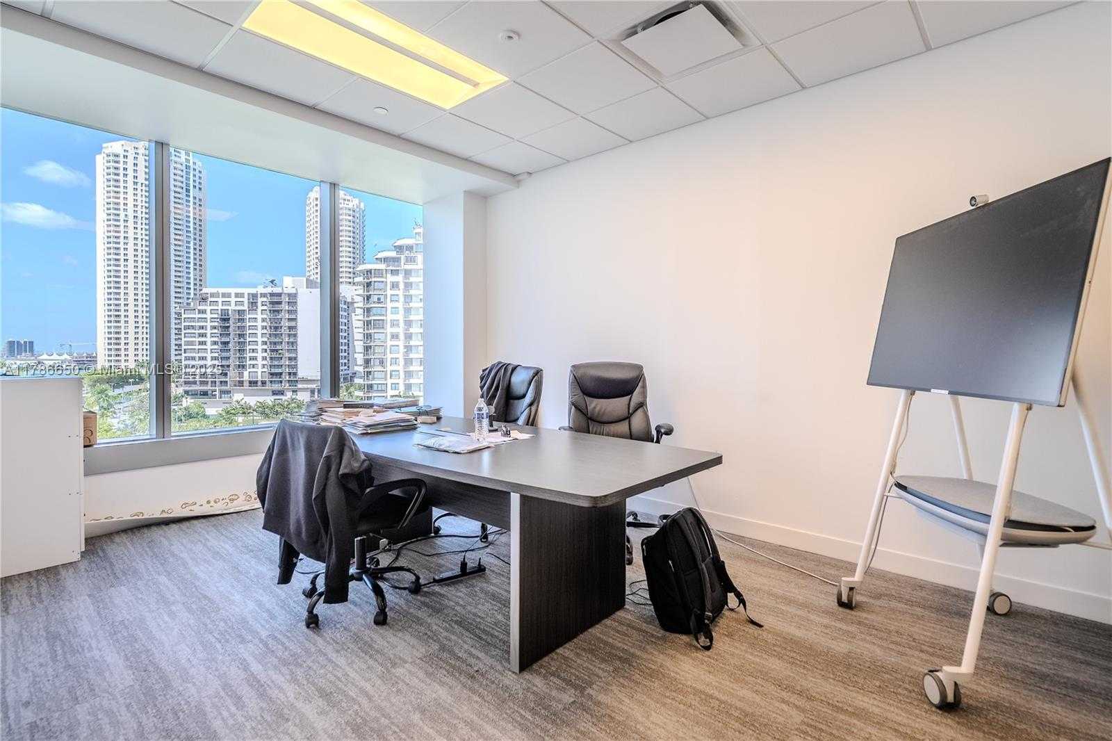 Small Image of 501 BRICKELL KEY DR #600-700, Miami Number 32