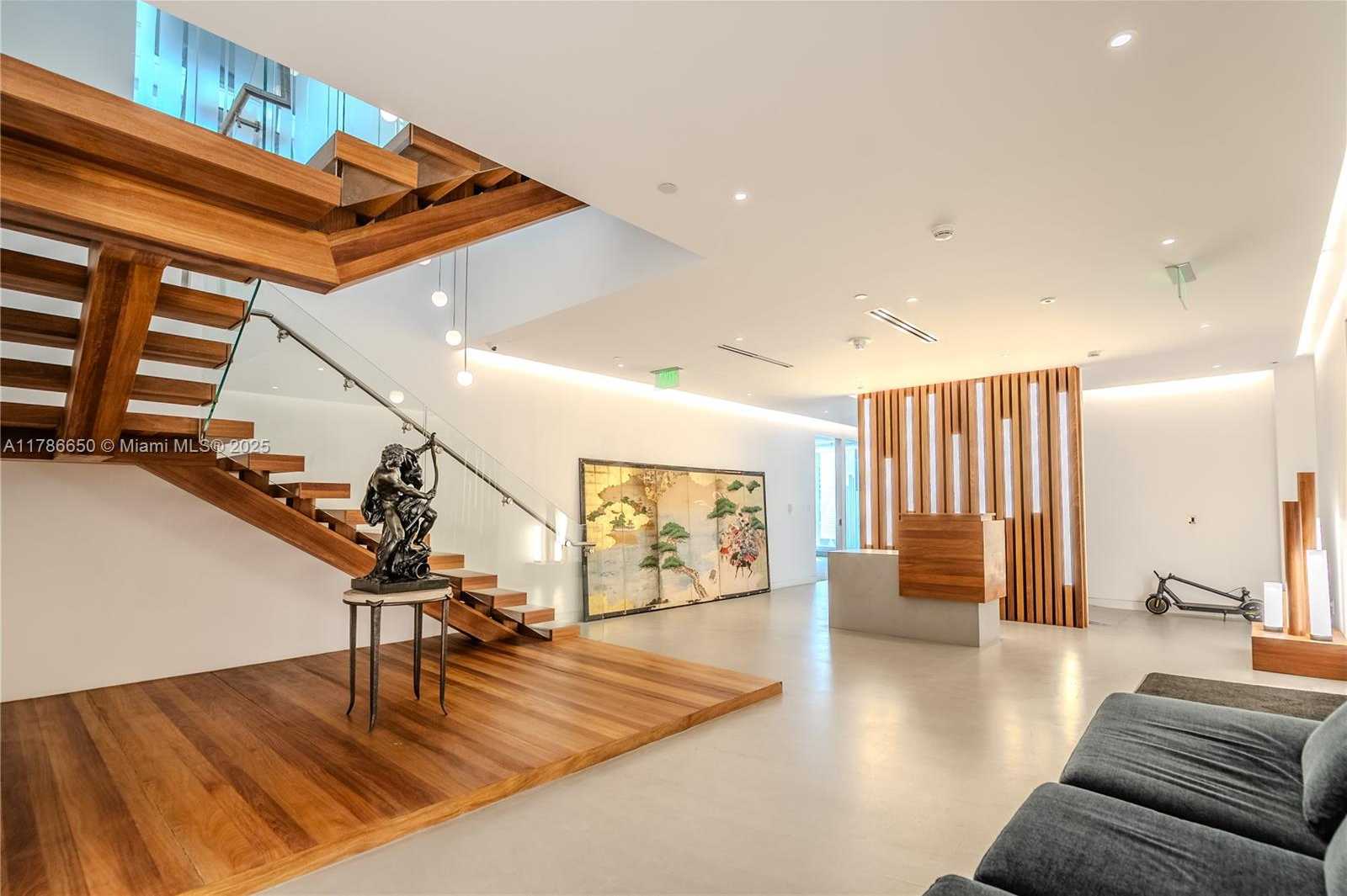 Small Image of 501 BRICKELL KEY DR #600-700, Miami Number 4