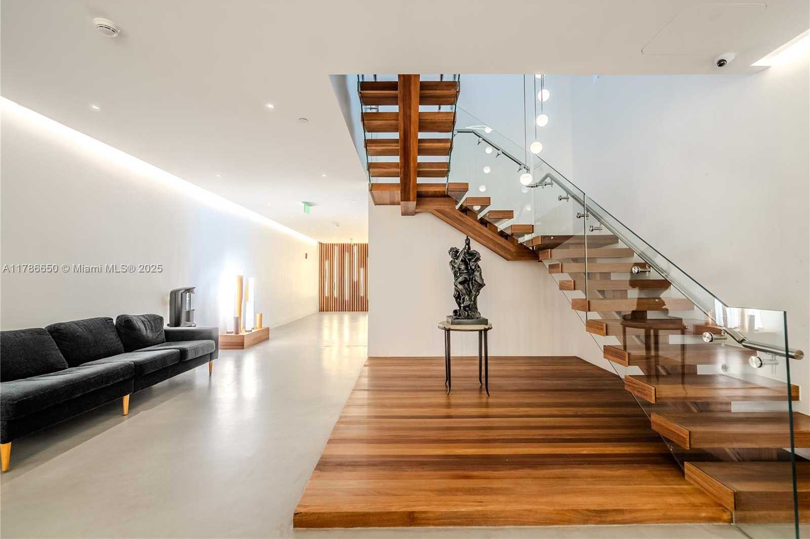 Small Image of 501 BRICKELL KEY DR #600-700, Miami Number 5