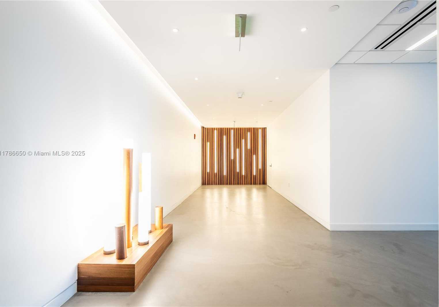 Small Image of 501 BRICKELL KEY DR #600-700, Miami Number 6