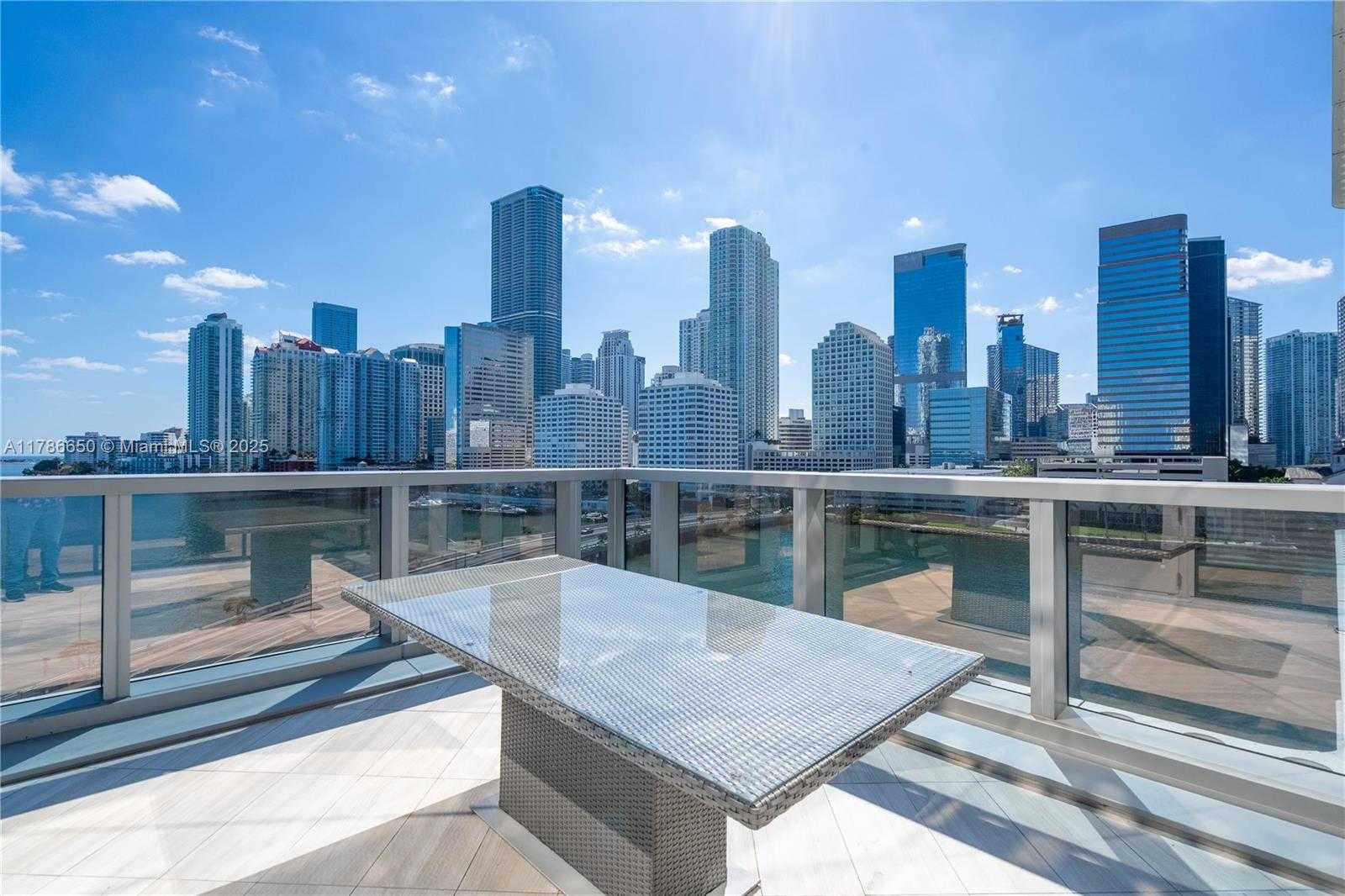 Small Image of 501 BRICKELL KEY DR #600-700, Miami Number 9